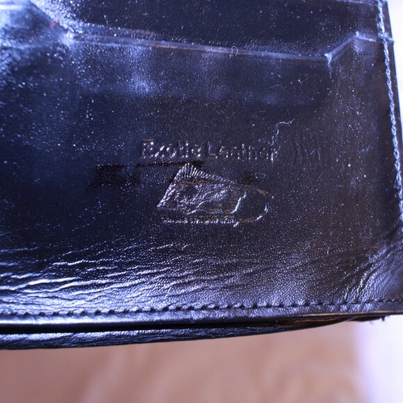 Stingray Skin Black With White Design Long Bi-Fold Flap Leather Wallet - Picture 5 of 10